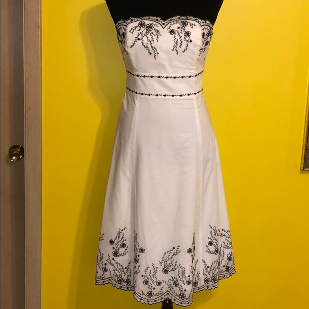 White House Black Market: Floral Embroidered dress